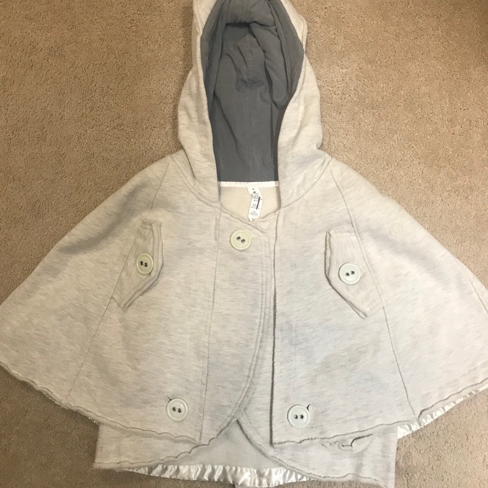 Lululemon Grey cape yoga size 6